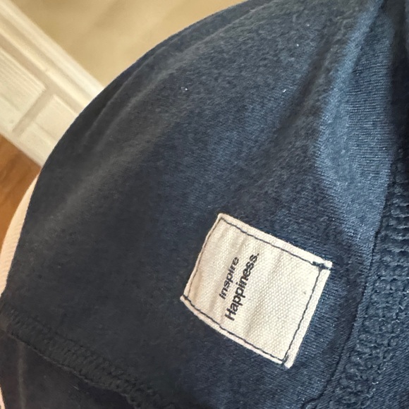 Vuori Men's Deep Blue Long Sleeve Tee Size S pre-owned. - Picture 8 of 10